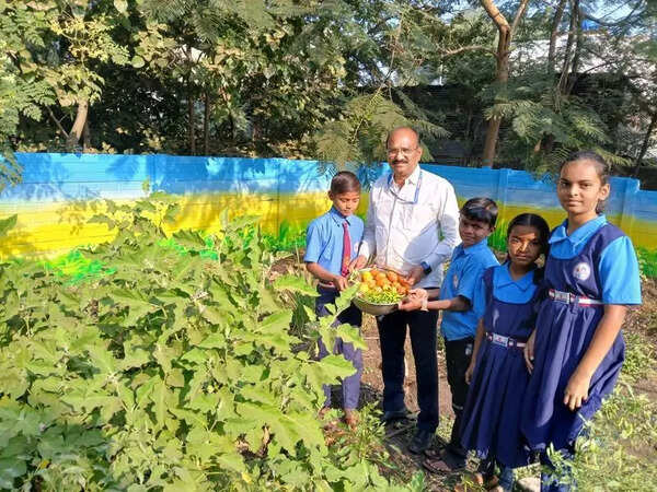 Parbhani ZP CEO pushes for kitchen garden-linked midday meal, botanical gardens across all 1,122 ZP schools in district