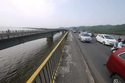 Bhayander: New bridge over Versova creek to end motorists' woes