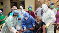Watch: 101-year-old Mumbai man recovers from Covid-19, hospital staff celebrates his birthday 