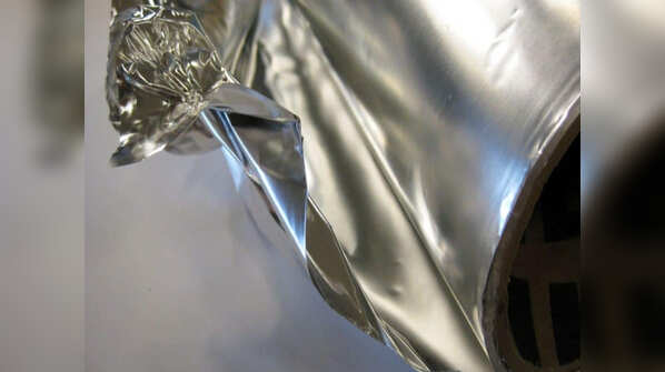Why does aluminium foil have a shiny and a dull side?