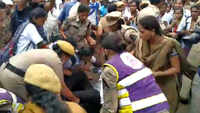 Hyderabad: Women cops use force to disperse Unani college students protesting at Charminar 