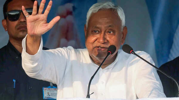 Puducherry CM Rangasamy greets Nitish Kumar
