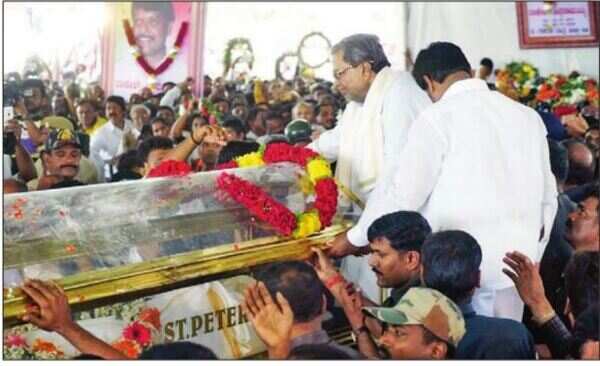 Grieving Siddaramaiah lays son and political heir to rest