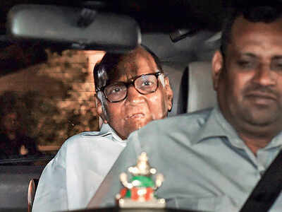 Amid stalemate, Pawar meets Sonia