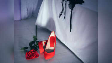 Why is the Indian wedding bed decorated with red roses?