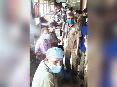 Long queues on BEST salary day as staff gets Rs 1,500 in coins each