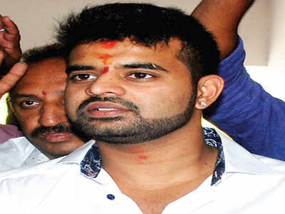 Prajwal Revanna offers Hassan to HD Deve Gowda