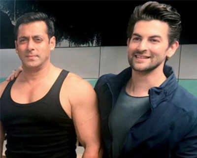 Neil Nitin Mukesh and Armaan Kohli bid Salman Khan goodbye