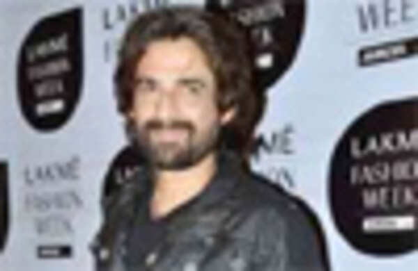 Mukul Dev gets Amrish Puri Award for Yamla Pagla Deewana