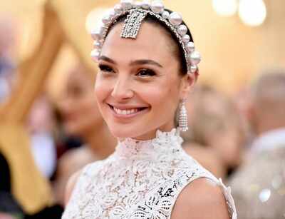chinese dress ladies Gal Gadot 2025 Vanity Fair Party Red Beaded Mermaid Gown