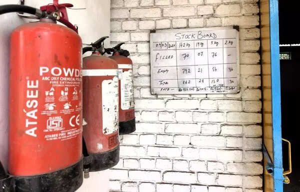 Tricity runs low on LPG supply, kitchens to eateries feel the heat