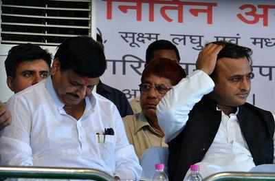 Akhilesh Yadav, Shivpal Yadav shot barbs at each other at Samajwadi Party's silver jubilee bash