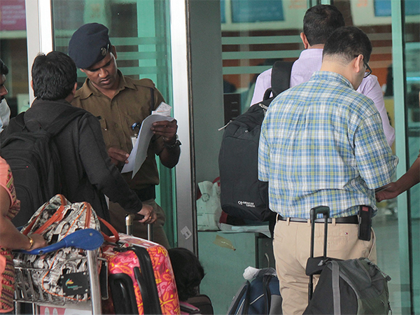 Aviation ministry may auction airport contracts to private players