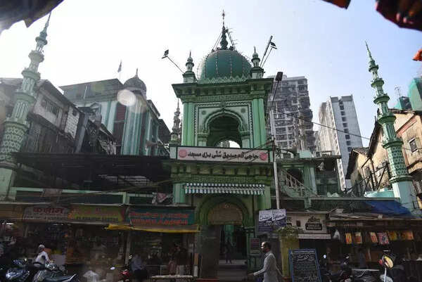 Madanpura mosque rewards hafizs & imams