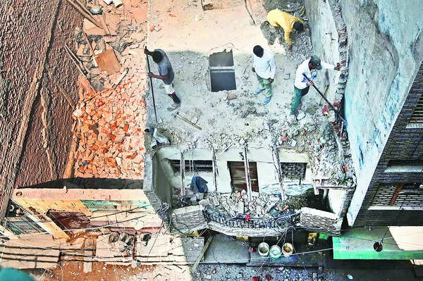 Building comes crashing down, leaves two dead in Delhi