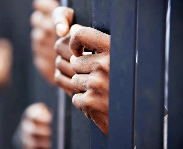 Bhiwandi jail inmate creates ruckus at hospital, injures himself