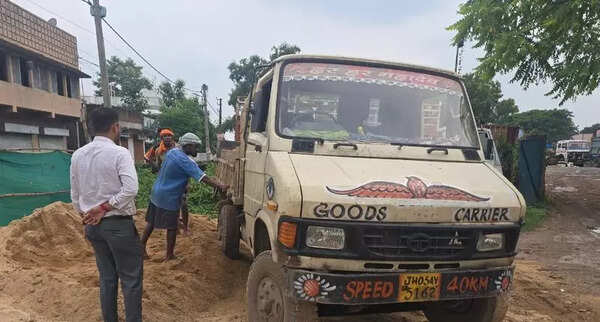 464 tonnes of illegal sand seized since Jun 10: East S’bhum DC