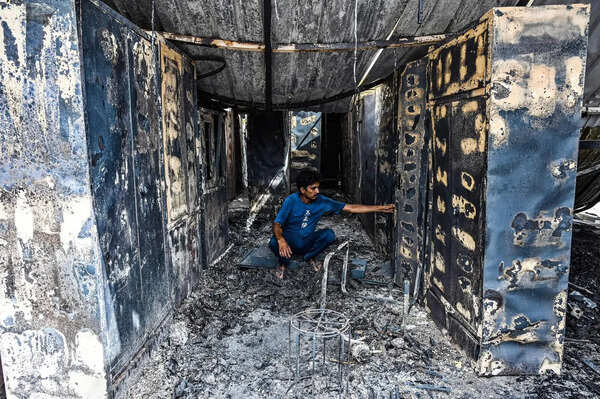 Fire guts Shastri Park furniture market, tenders pelted with stones over response time