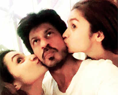 Three’s not a crowd for SRK, Alia and Pari