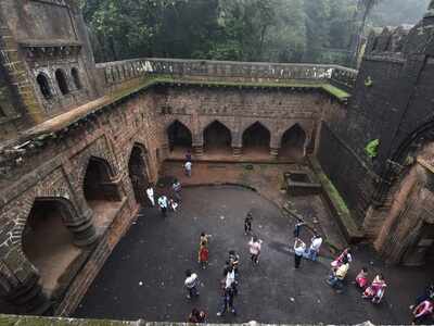 Amid protests, Directorate Of Archaeology and Museum clears air over use of Forts for Weddings, heritage hotels