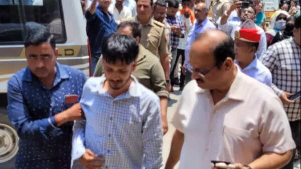 Group of farmers assaults lekhpal on duty in UP's Pilibhit, booked