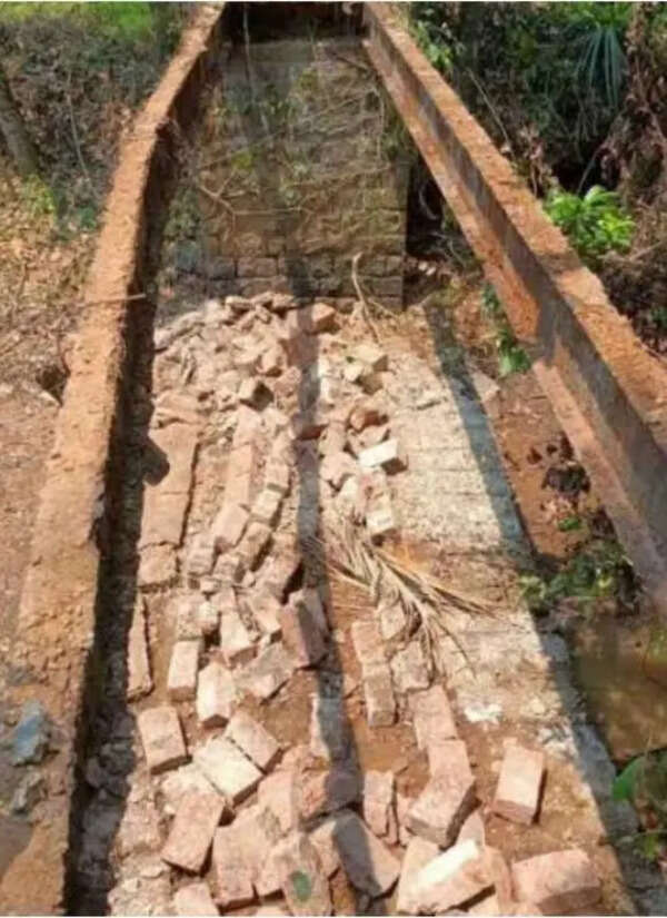 Devotees on ‘bhandara’ procession fall into stream after footbridge collapses