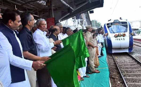 Vande Bharat Express train halt in Haveri gets good response