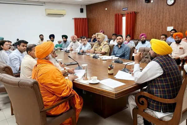CM Mann, Seechewal review flood protection works