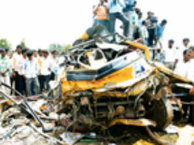16, including 14 school kids, killed in mishap at Telangana rly crossing