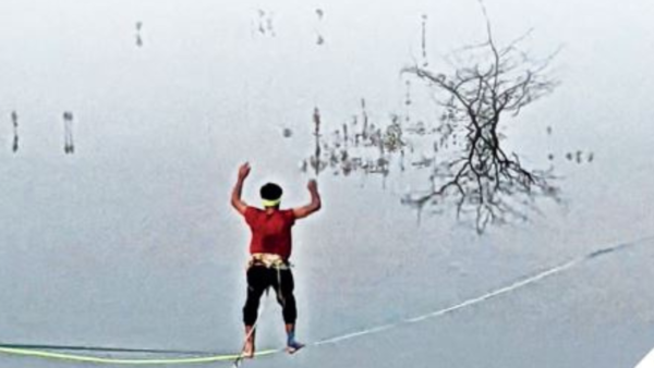 Pune: Youths risk lives to walk on rope strung across Vetal Tekdi quarry