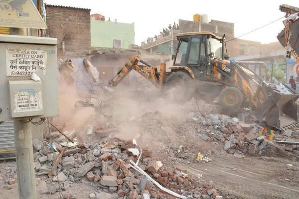 Sambhajinagar civic body bulldozes AIMIM corporator’s home & office; neighbour alleges authorised shop also razed
