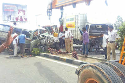 Three die as SUV rams into lorry on Kempegowda International Airport road