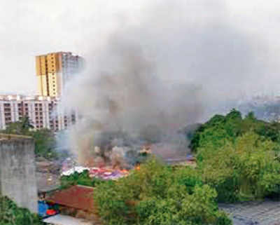 Fires in Byculla and Dharavi, none hurt