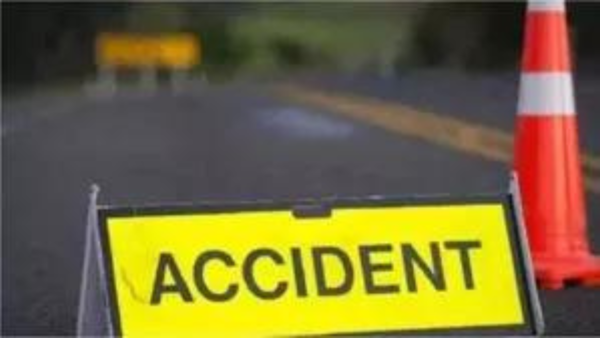 40 injured as bus overturns, falls into ditch on Agra expressway