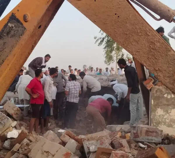 Labourer dies in construction site mishap, 2 others hurt