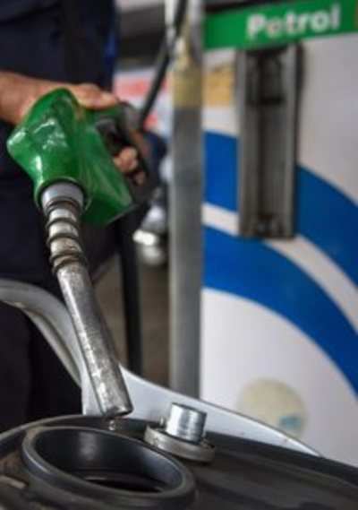 Fuel prices continue downward trend in Mumbai