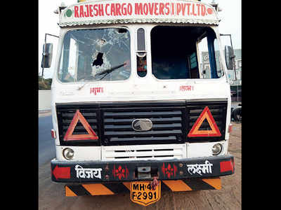 Miscreants damage four more trucks of Mahad transporter