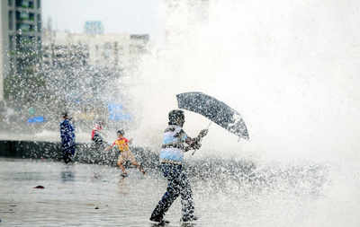 Heavy rains paralyse life in Mumbai; road, rail traffic hit
