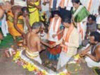 Naidu performs Bhoomi pooja for AP capital