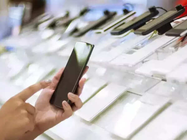 5G handsets now comprise 87 pc of smartphone shipments in India