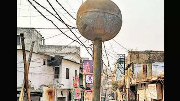Parts of brass statue on giants of hockey go missing in UP