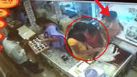 On cam: 3 women thieves flee with ornaments from jewellery shop in Andhra’s Srikakulam 
