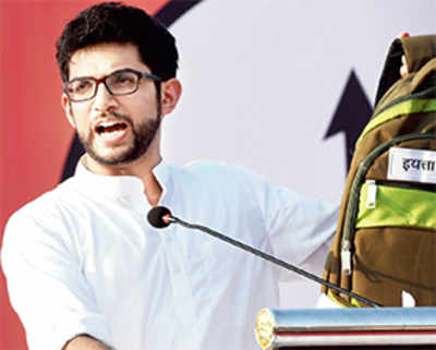 Yuva Sena chief takes fight against BJP to the streets