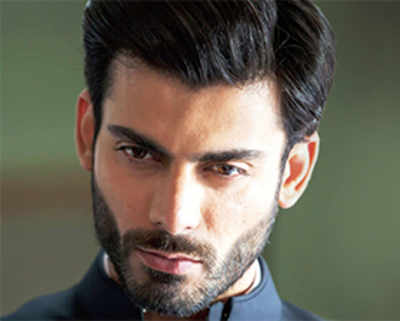 Fawad lends a helping hand