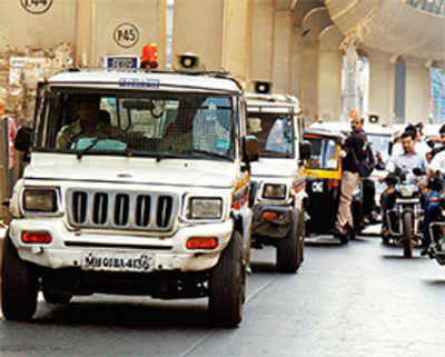 Mumbai Police press security officer into Kejriwal’s Maruti Ertiga