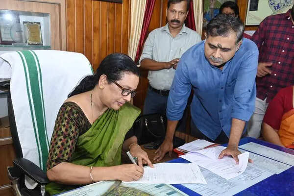 VC stops bid to release dummy book on reformer