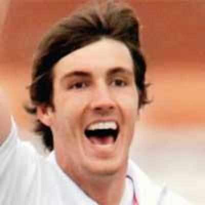 Finn takes five-for as England crush Bangladesh