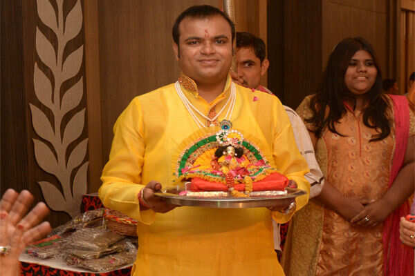 The pre-weddingbhajan sandhya of Suraj Agrawal at RajwadaPalace in Nagpur was a traditional affair<b></b>
