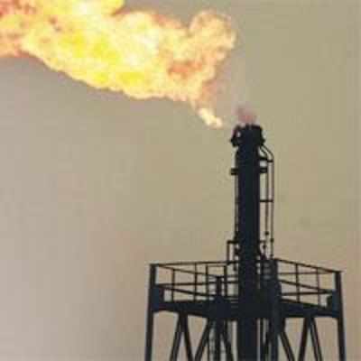Oil prices steady after nearly hitting $124