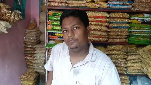 Jhalmuri-seller of ‘Modi fame’ receives death threats from Pak, B’desh